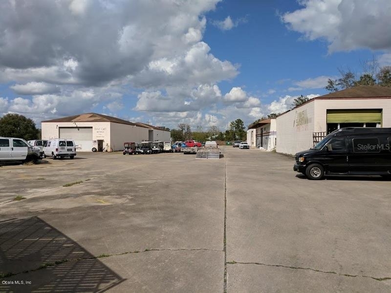 5 Unit warehouse complex on 6.93 acres with Hwy 200 .